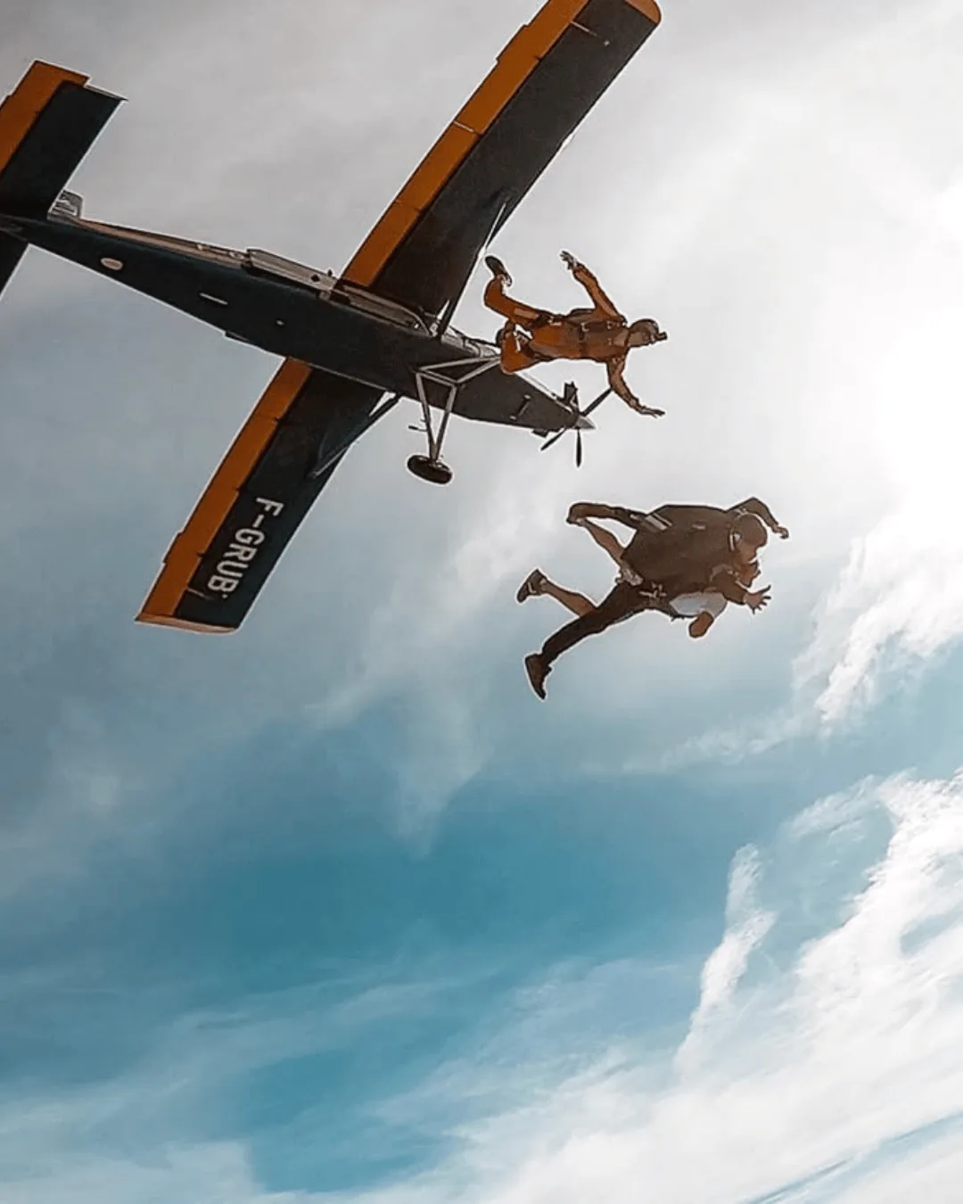 Avion largueur et tandems en chute
